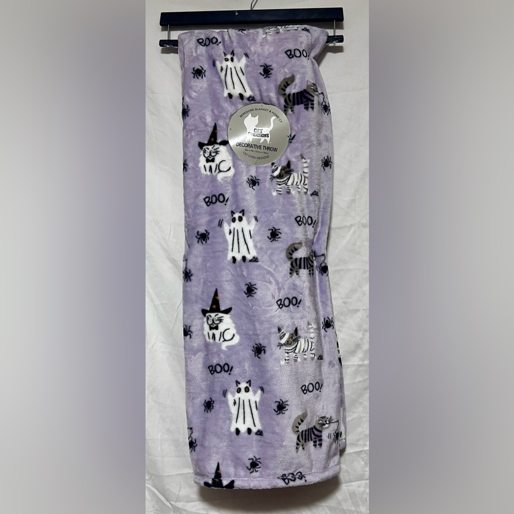 NWT Berkshire Purple Oversized Reversible Fleece Halloween Cat Throw Blanket